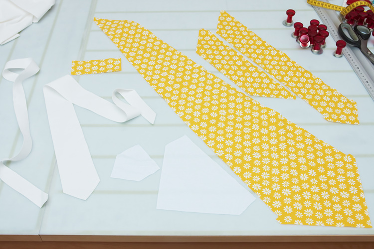 Sew a tie, all the pieces